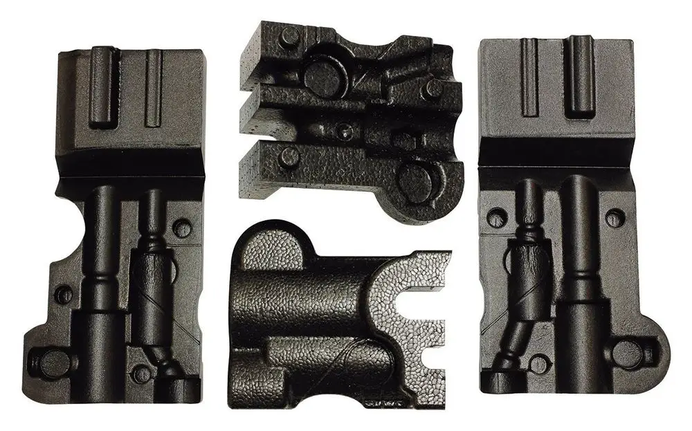 Vaillant Isolierschalen in schwarz, angeordnet in vier Teilen. Die Schalen zeigen verschiedene Profile und Aussparungen für Heizungsinstallationen.